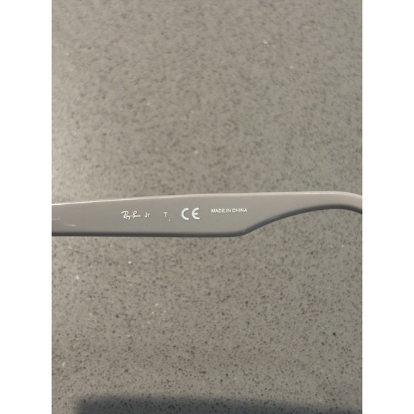 Ray-Ban Wayfarer Jr. Kids Sunglasses RJ9052S 177/87 47-15 with Case - Picture 12 of 13